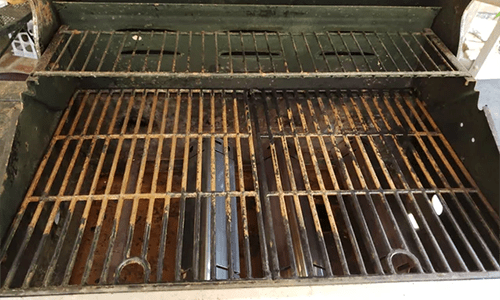 rusty bbq grill-rusty grill-damaged bbq grill